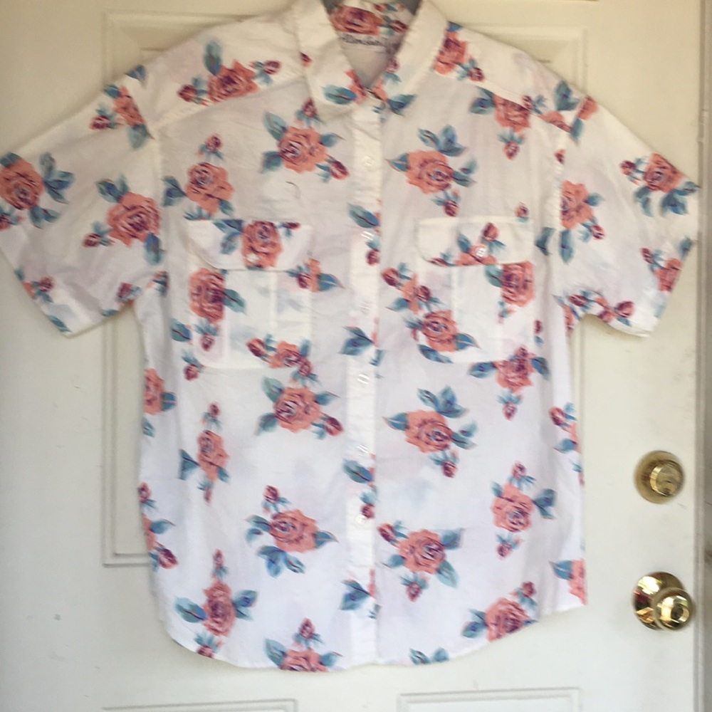 Adorable plus size button down blouse. NWOT.